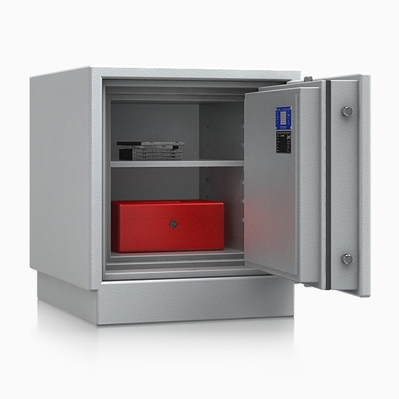 Datensicherungschrank gefüllt mit CD's und einer Geldkassette