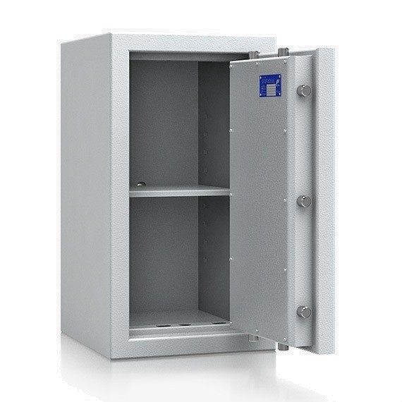 offener Tresor mit ausgefahrenen Bolzen und Fachboden