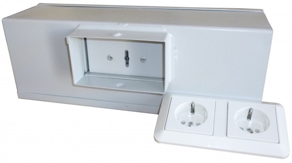 Steckdosentresor mit herausgemachter Blende und dem dahinterliegendem Schloss